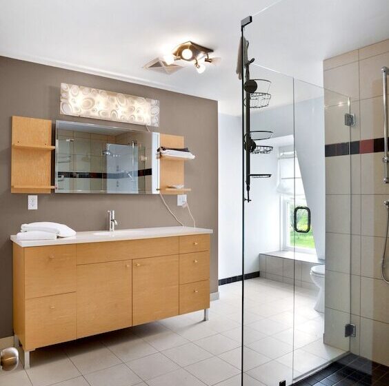 منزل 4 غرف نوم, Homeport Motel