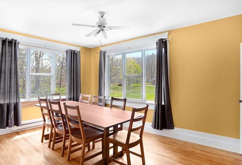 منزل 4 غرف نوم, Homeport Motel