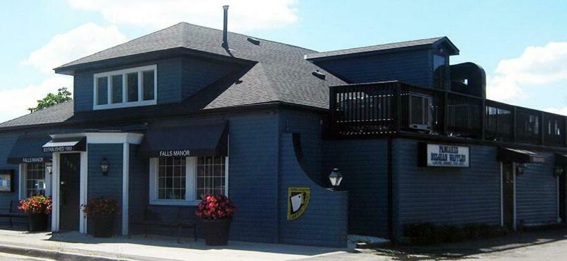 标准间, Falls Manor Resort