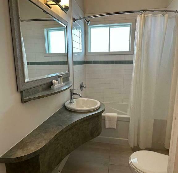 חדר סטנדרט נוף לים עם מרפסת, Hôtel Motel La Côte Surprise