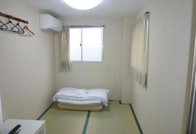 חדר אקונומי, Lucky