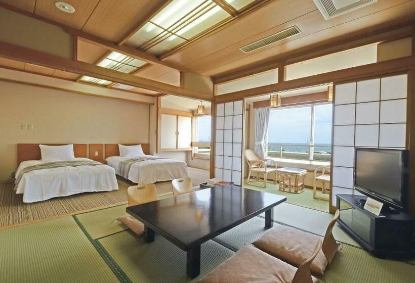 غرفة قياسية مطلّة علي البحر, Zekkeino Yado Inubohsaki