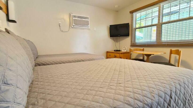 Standard Værelse 2 Dobbeltsenge, Maple Leaf Motel