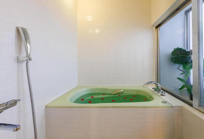 스위트, 海まで徒歩1分 沖縄でも珍しい絶景ホテル 贅沢プライベートビーチ付き ビーチルーム