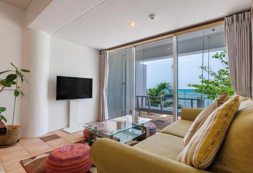 발코니가 있는 스위트, 海まで徒歩1分 沖縄でも珍しい絶景ホテル 贅沢プライベートビーチ付き ビーチルーム