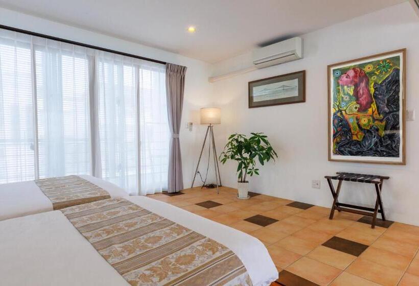 발코니가 있는 스위트, 海まで徒歩1分 沖縄でも珍しい絶景ホテル 贅沢プライベートビーチ付き ビーチルーム