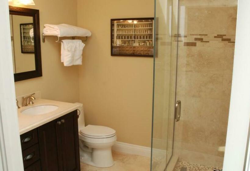 Номер Deluxe, 124 On Queen Hotel & Spa