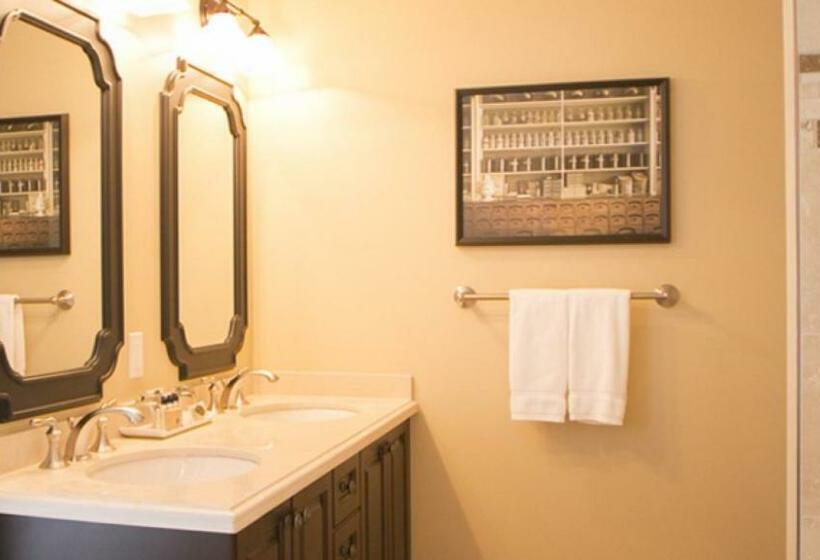 Номер Deluxe, 124 On Queen Hotel & Spa