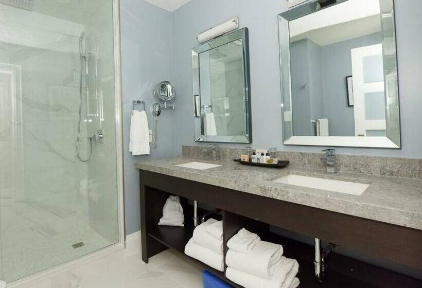 デラックスルーム, 124 On Queen Hotel & Spa