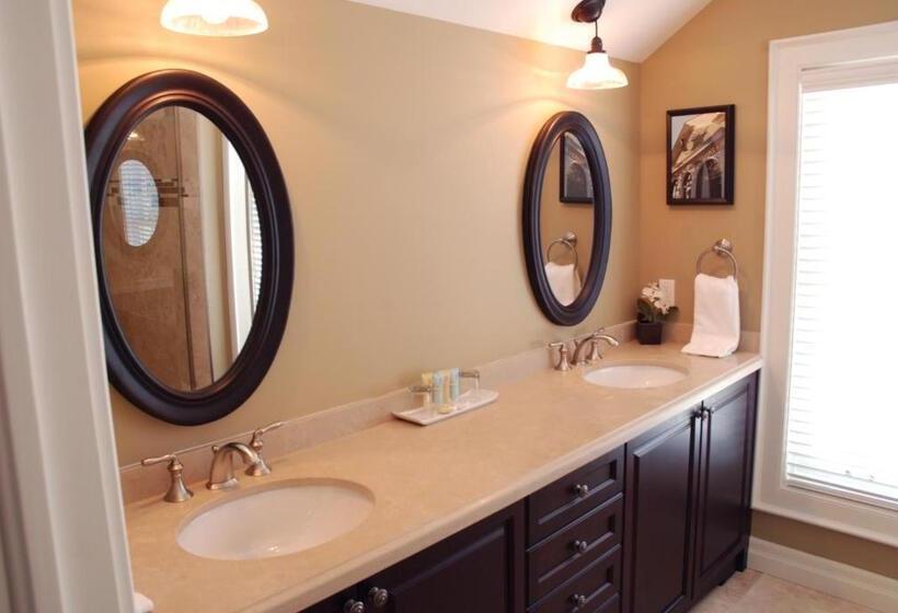 Студия Стандарт, 124 On Queen Hotel & Spa