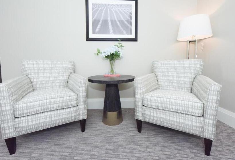 Дом 1 Спальня, 124 On Queen Hotel & Spa