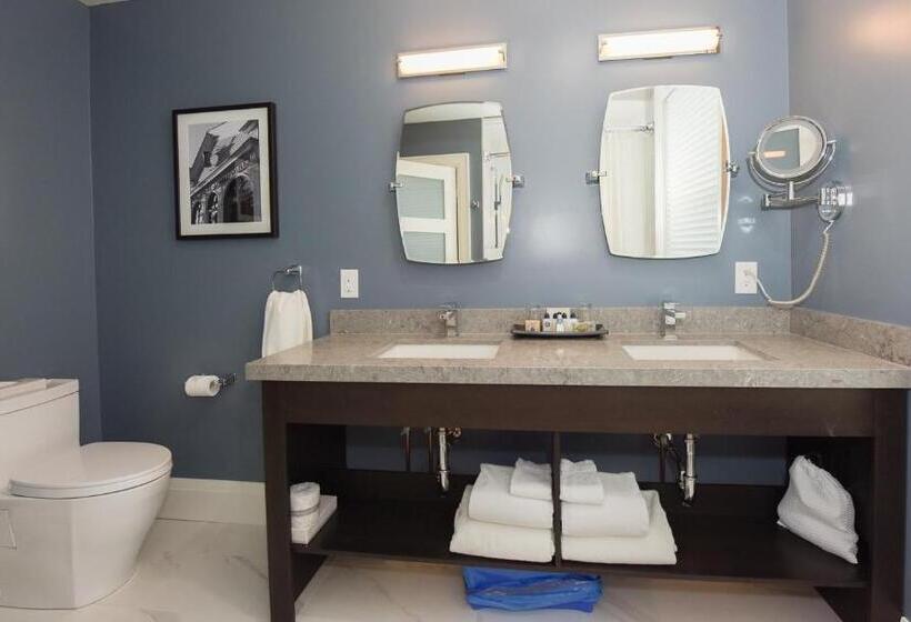 Дом 1 Спальня, 124 On Queen Hotel & Spa