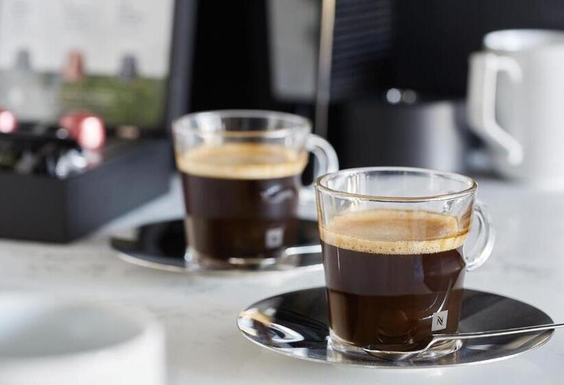 Номер Премиум, 124 On Queen Hotel & Spa