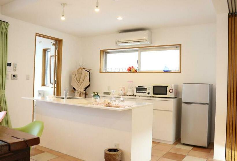 발코니가 있는 스위트, 海まで徒歩1分 沖縄でも珍しい絶景ホテル 贅沢プライベートビーチ付き ビーチルーム