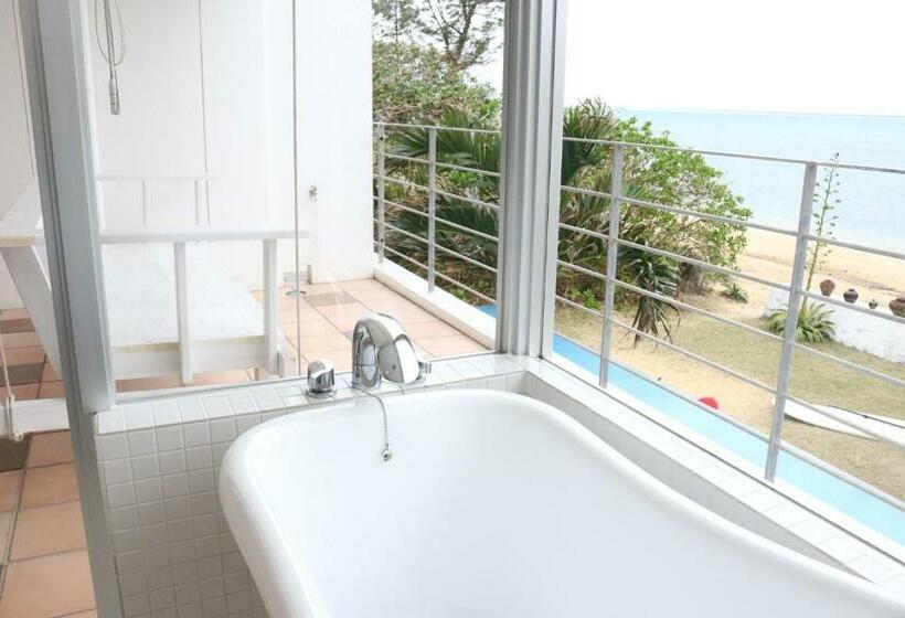 발코니가 있는 스위트, 海まで徒歩1分 沖縄でも珍しい絶景ホテル 贅沢プライベートビーチ付き ビーチルーム