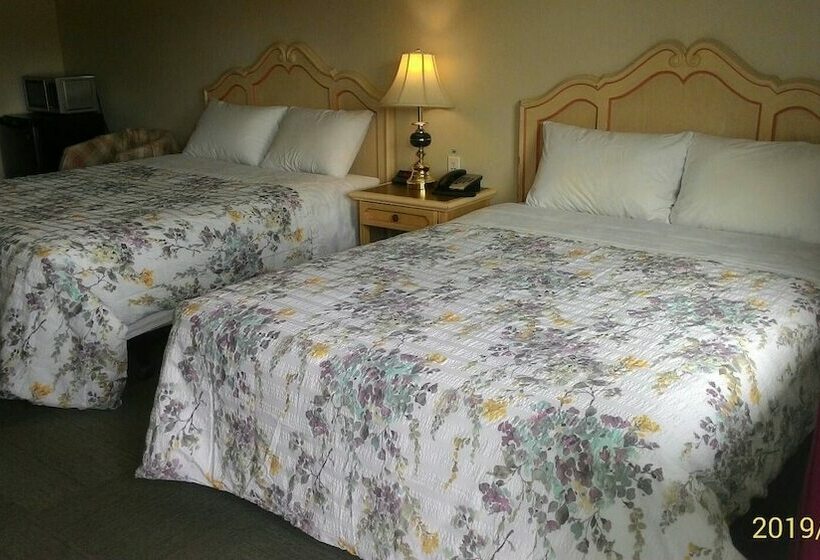 Номер Стандарт 2 Двуспальные Кровати, Round Up Motel