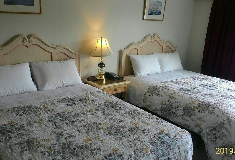 Номер Стандарт 2 Двуспальные Кровати, Round Up Motel