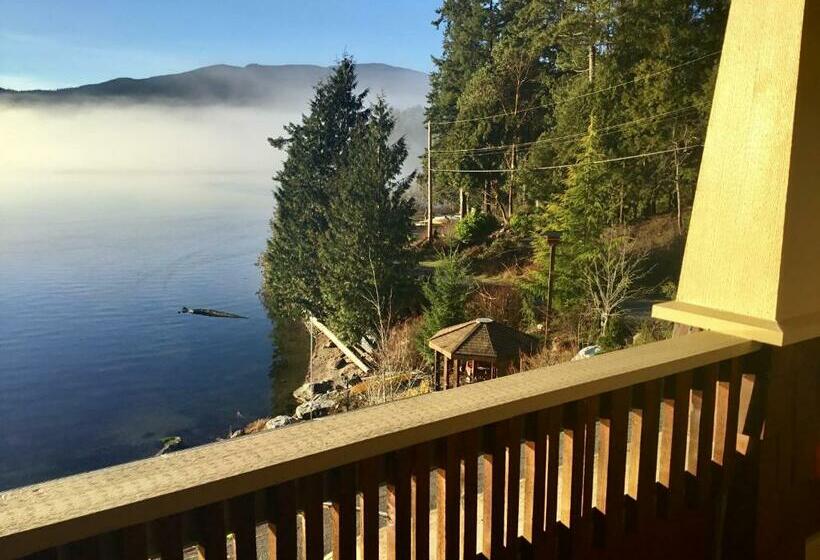 带大床的套房, The Tuwanek Hotel And Spa