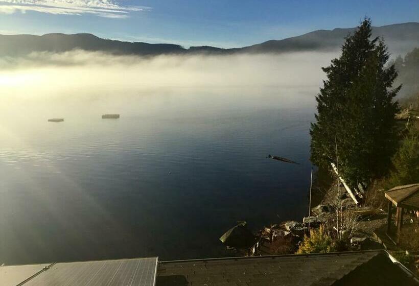 带大床的套房, The Tuwanek Hotel And Spa