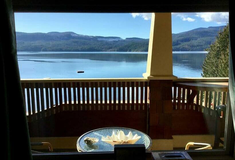 带大床的套房, The Tuwanek Hotel And Spa