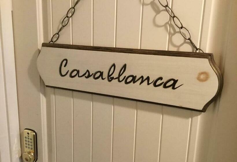 带大床的套房, The Tuwanek Hotel And Spa