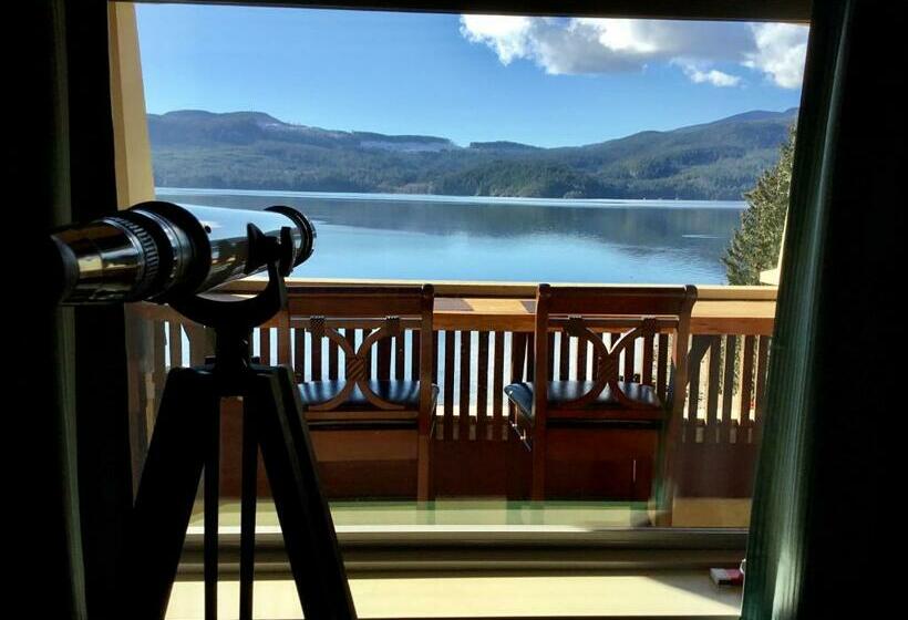 带大床的套房, The Tuwanek Hotel And Spa