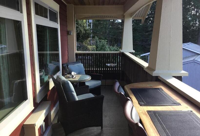 带大床的豪华间, The Tuwanek Hotel And Spa