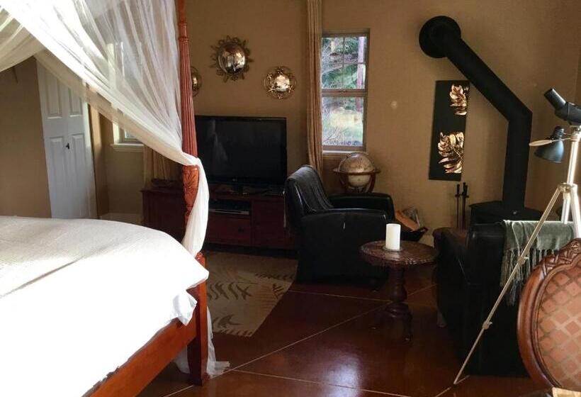 带大床的豪华间, The Tuwanek Hotel And Spa