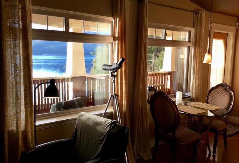 带大床的豪华间, The Tuwanek Hotel And Spa