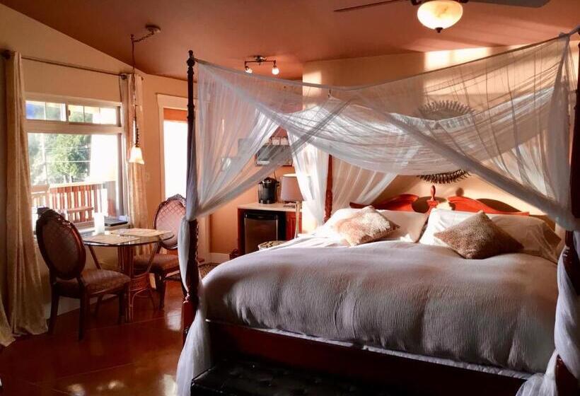 带大床的豪华间, The Tuwanek Hotel And Spa