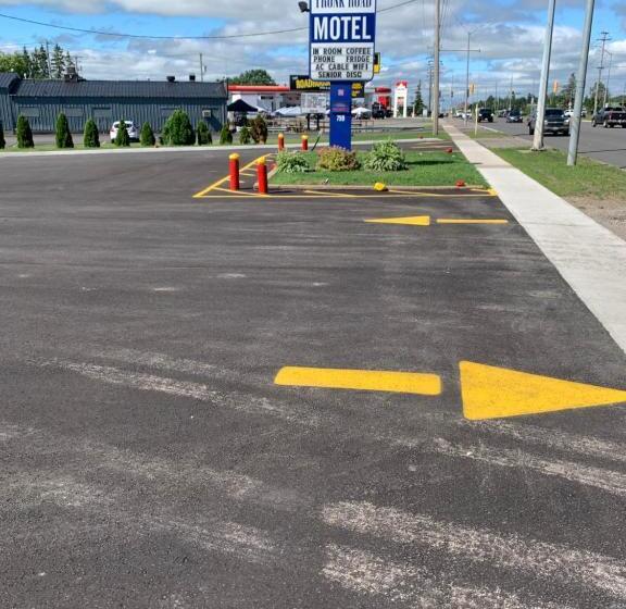 חדר סטנדרט, Trunk Road Motel