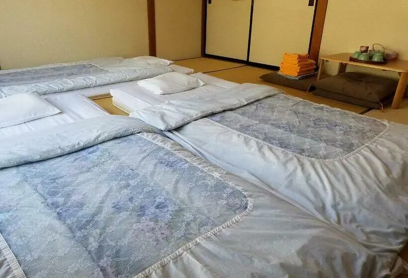 اتاق استاندارد سه تخته با سرویس بهداشتی مشترک, Ryokan Matsukaze