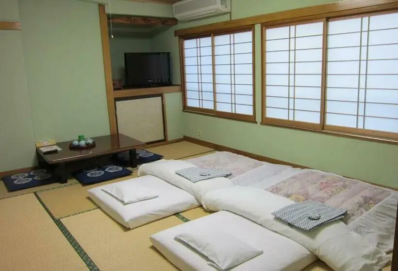 اتاق استاندارد چهارنفره با سرویس بهداشتی مشترک, Ryokan Matsukaze