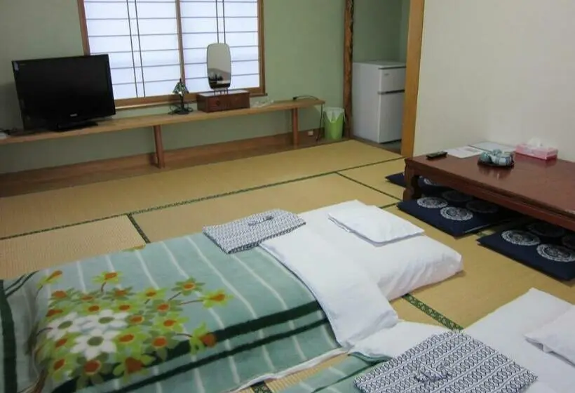اتاق استاندارد چهارنفره با سرویس بهداشتی مشترک, Ryokan Matsukaze