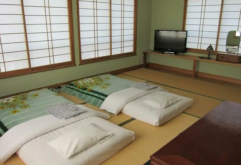 اتاق استاندارد چهارنفره با سرویس بهداشتی مشترک, Ryokan Matsukaze