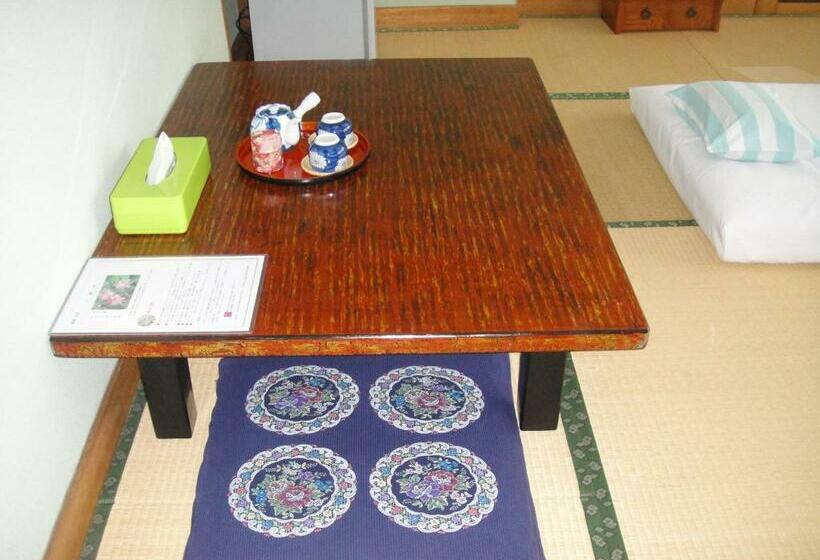 اتاق استاندارد چهارنفره با سرویس بهداشتی مشترک, Ryokan Matsukaze