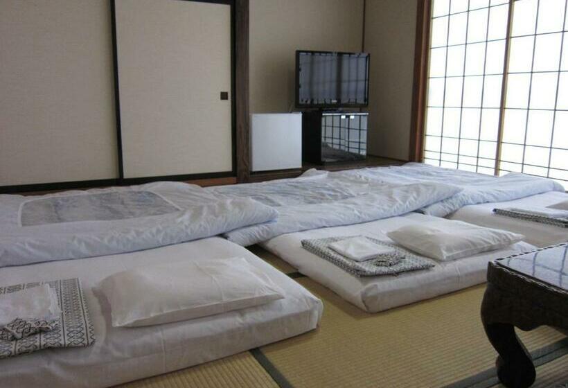 اتاق استاندارد سه تخته با سرویس بهداشتی مشترک, Ryokan Matsukaze