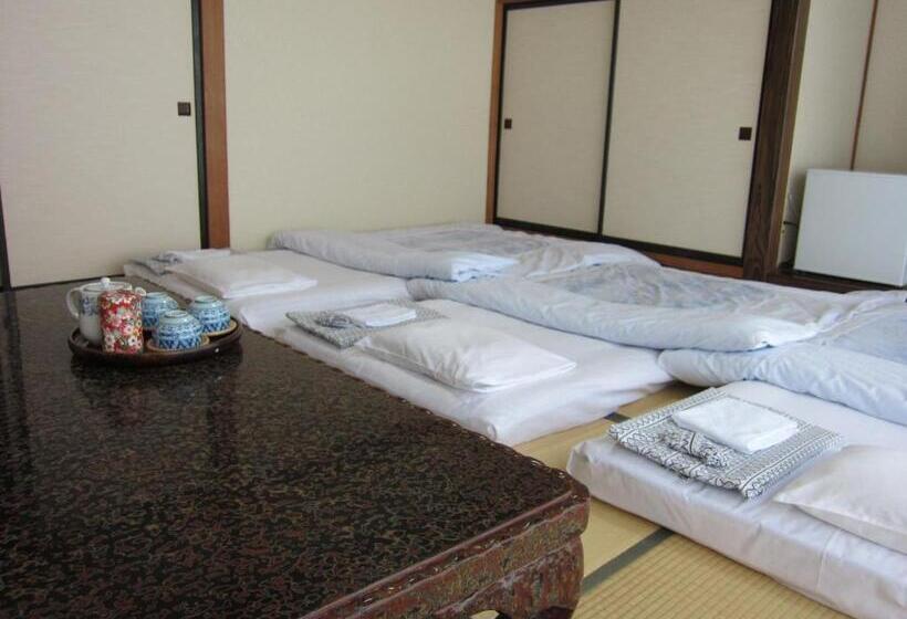 اتاق استاندارد سه تخته با سرویس بهداشتی مشترک, Ryokan Matsukaze