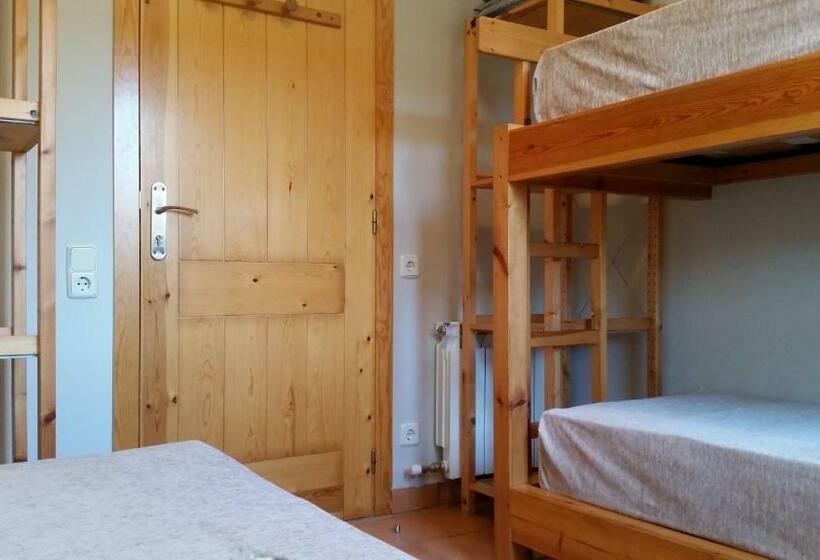 اتاق استاندارد سه تخته با سرویس بهداشتی مشترک, Xalet Refugi Pere Carne