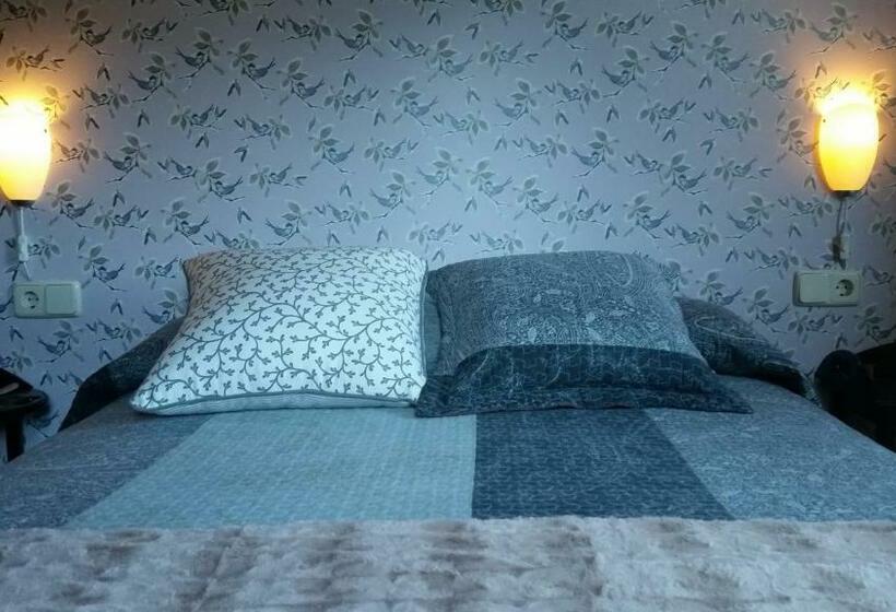 اتاق استاندارد با سرویس بهداشتی مشترک, Xalet Refugi Pere Carne