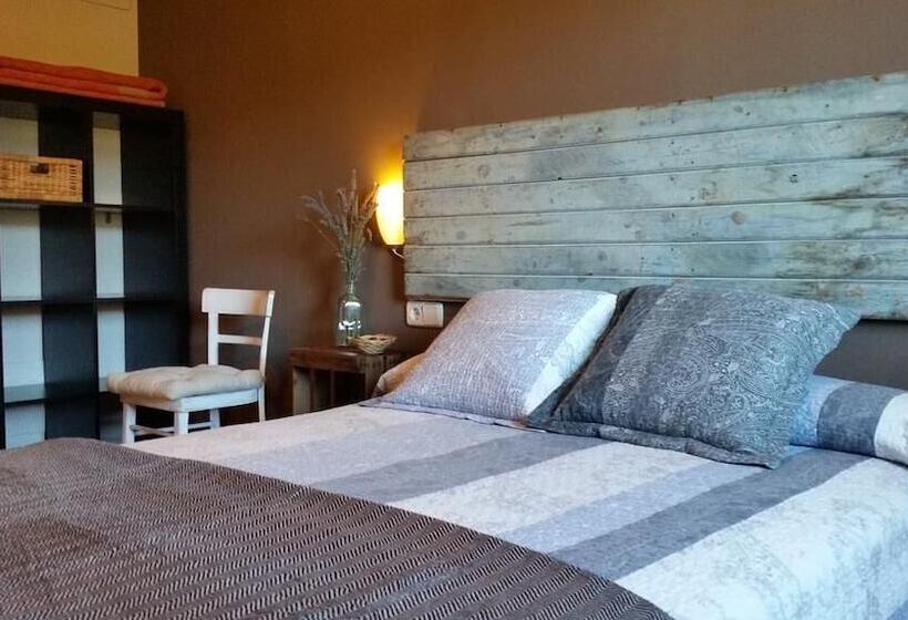 اتاق استاندارد با سرویس بهداشتی مشترک, Xalet Refugi Pere Carne