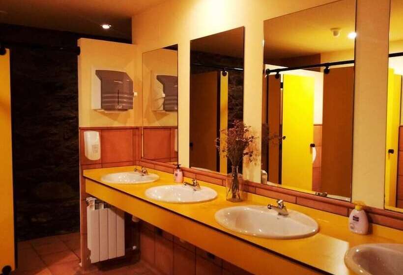 اتاق استاندارد با سرویس بهداشتی مشترک, Xalet Refugi Pere Carne