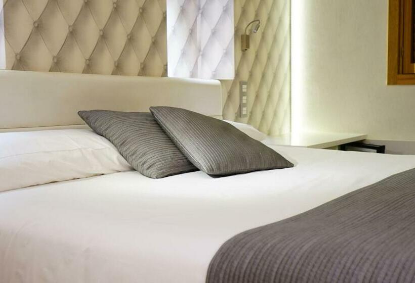 اتاق استاندارد, De Martin