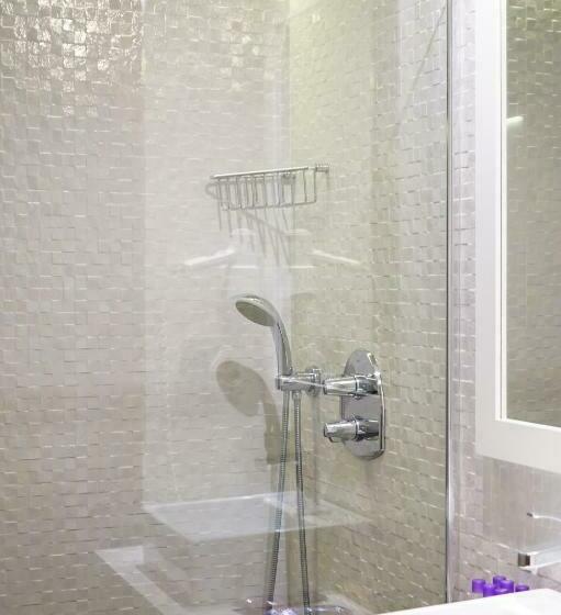 اتاق استاندارد, De Martin