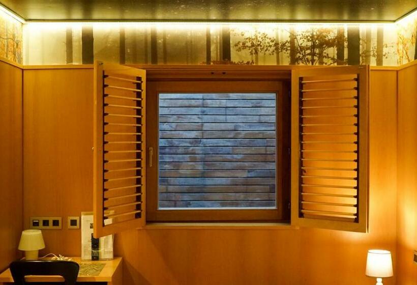 اتاق استاندارد, De Martin