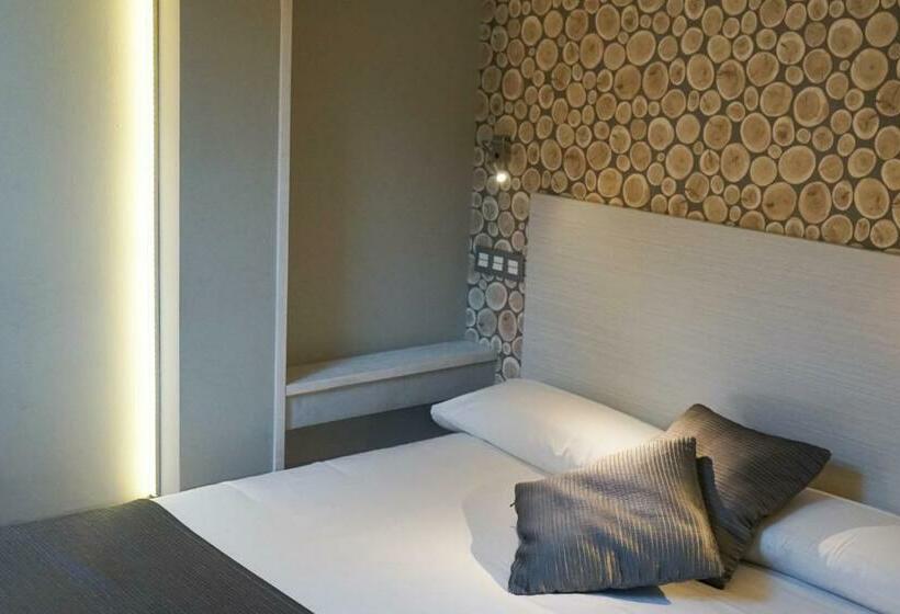 اتاق استاندارد, De Martin