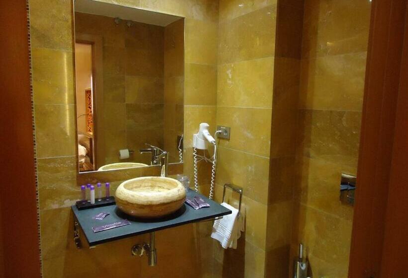 اتاق استاندارد, De Martin