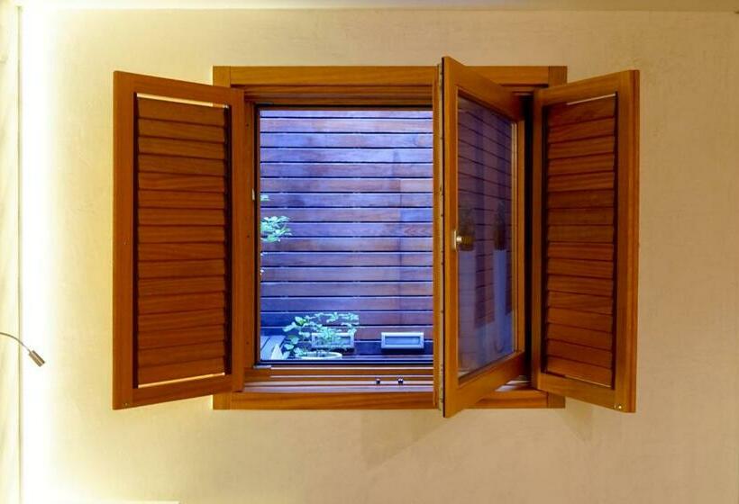 اتاق استاندارد, De Martin