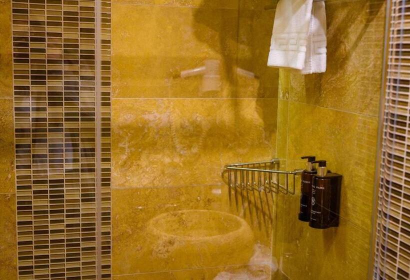 اتاق استاندارد, De Martin