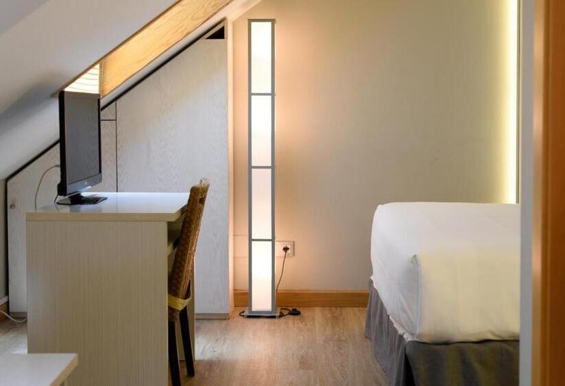 اتاق استاندارد, De Martin